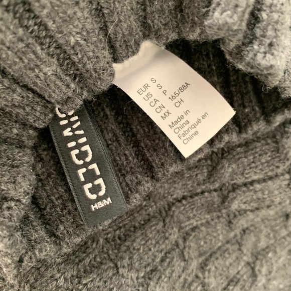 H&M Charcoal Gray Wool Blend Chunky Cable Knit Sweater Poncho Small - Picture 12 of 14